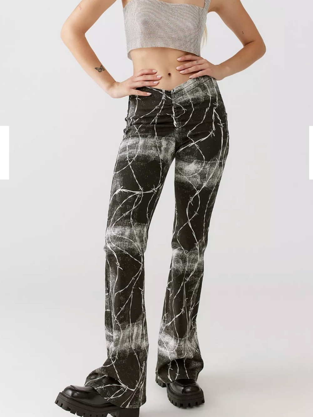 BDG Urban Outfitters Ruched Dipped V-Flare Barbwire Jean Pants Jeans 26